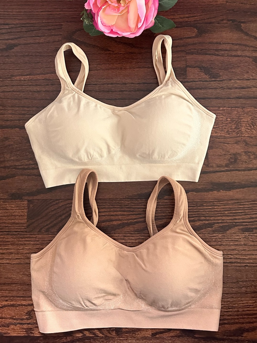 Bundle of 2 Underoutfit comfort shaping bras, size M